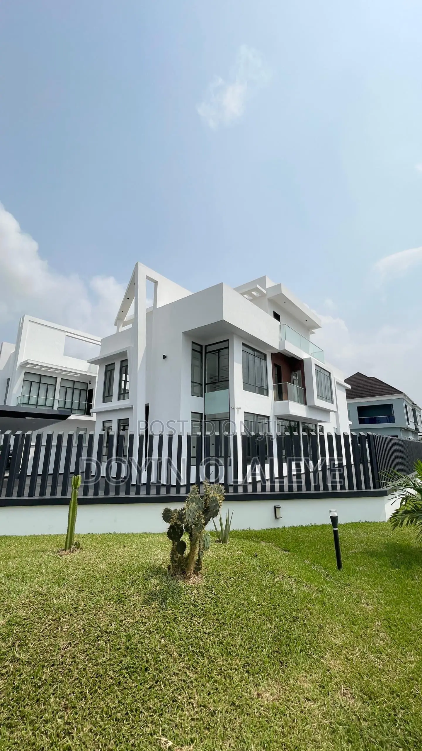 5bdrm Mansion in Osapa london for sale