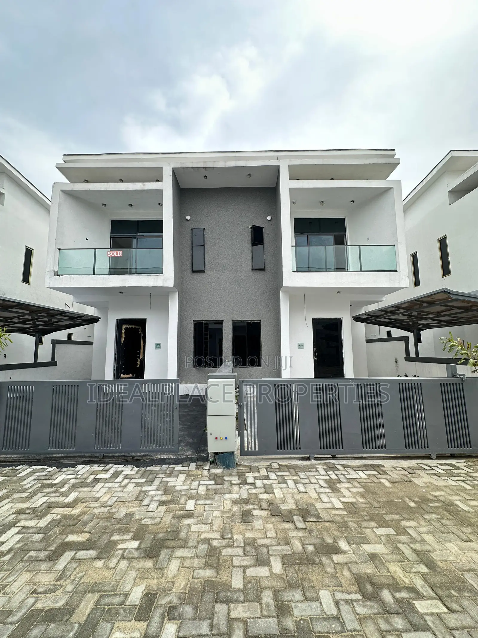 4bdrm Duplex in Lekki Expressway for sale