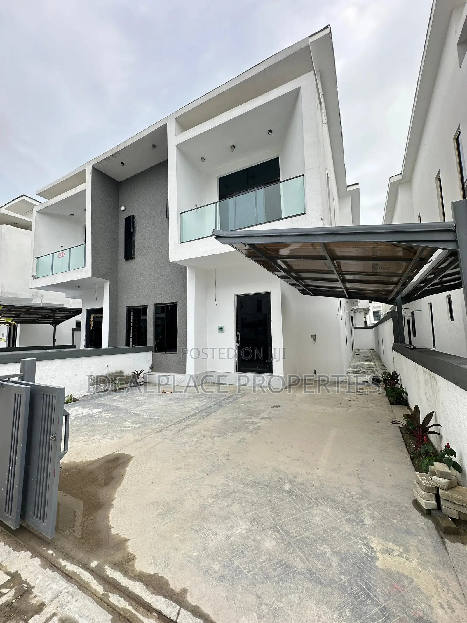 4bdrm Duplex in Lekki Expressway for sale