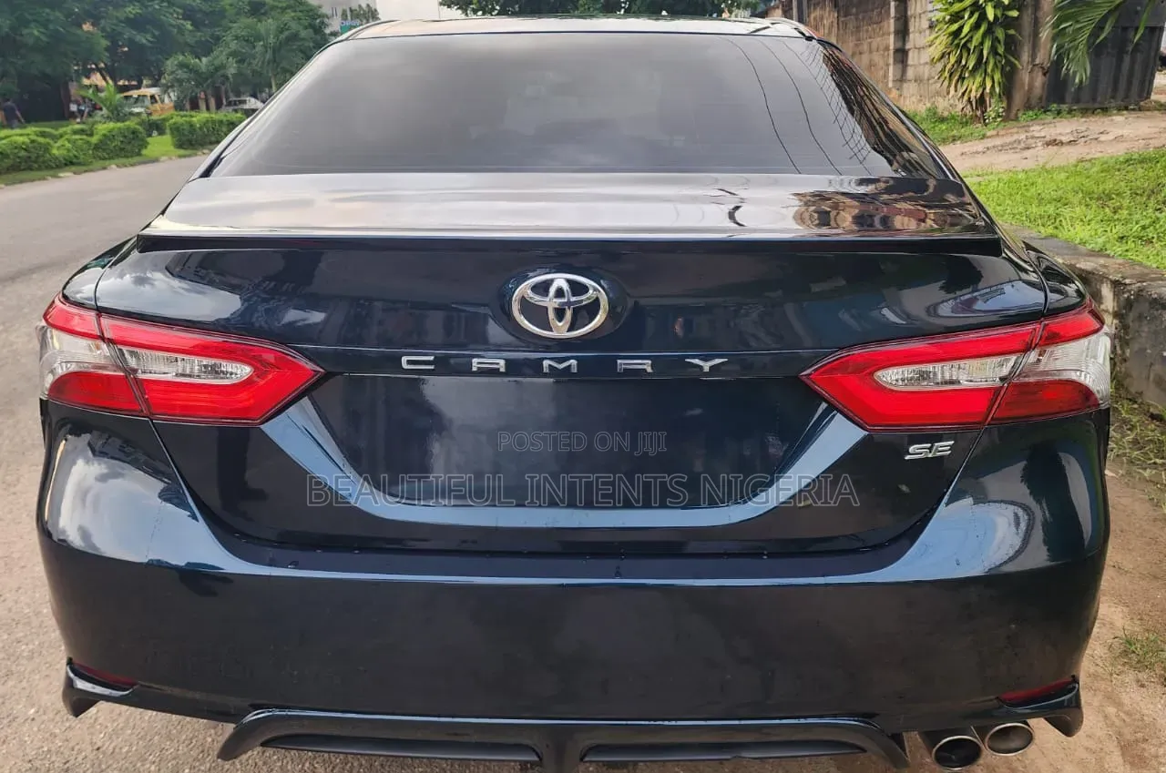 Toyota Camry 2018 Blue