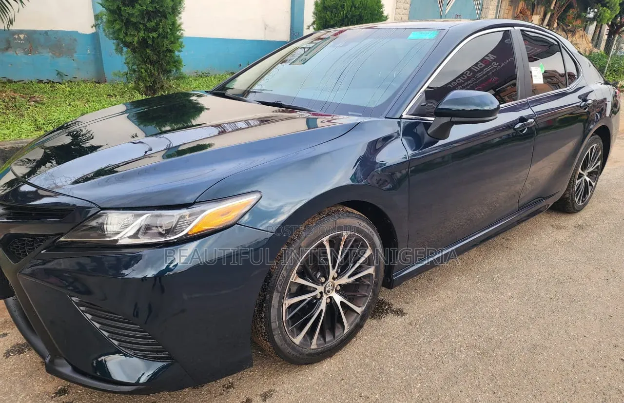 Toyota Camry 2018 Blue