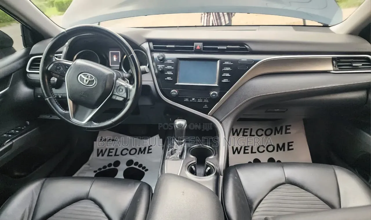 Toyota Camry 2018 Blue