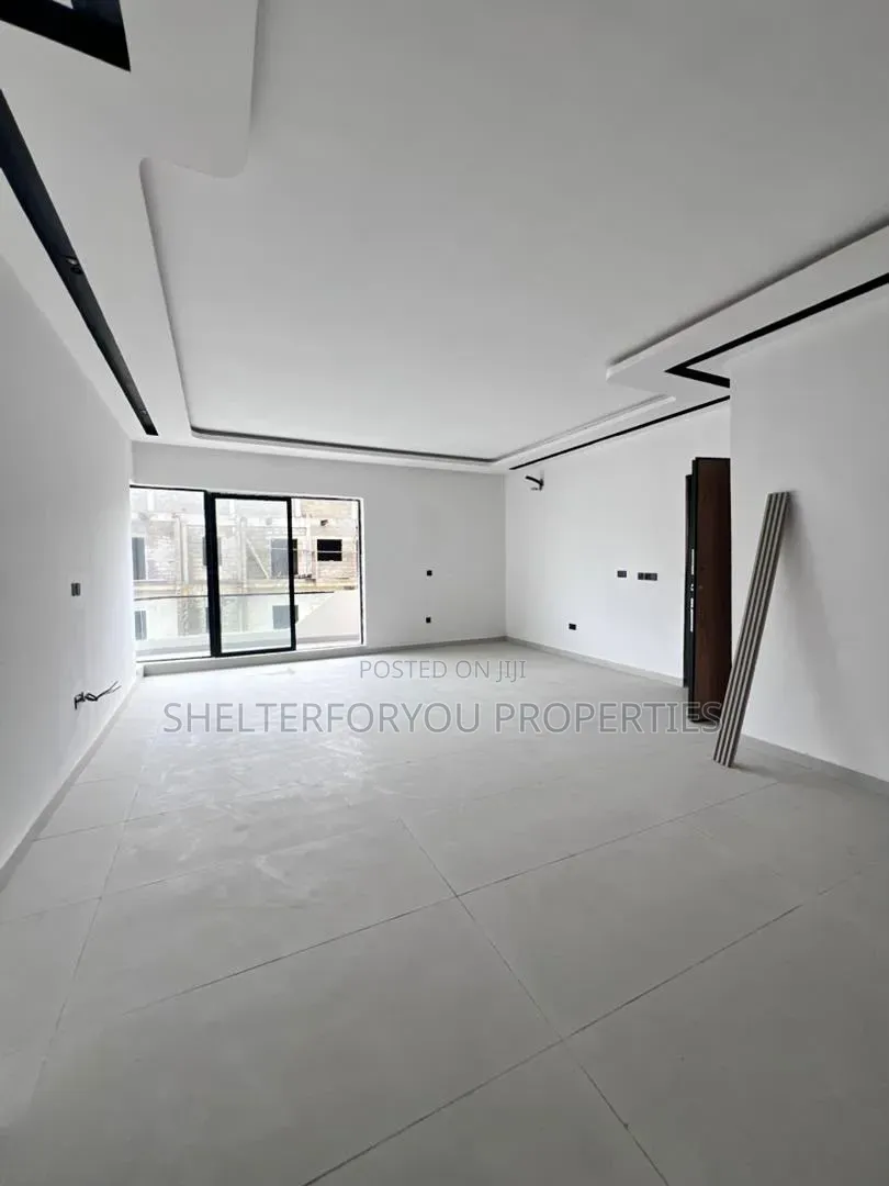 2bdrm Apartment in Lekki Phase 1 for rent