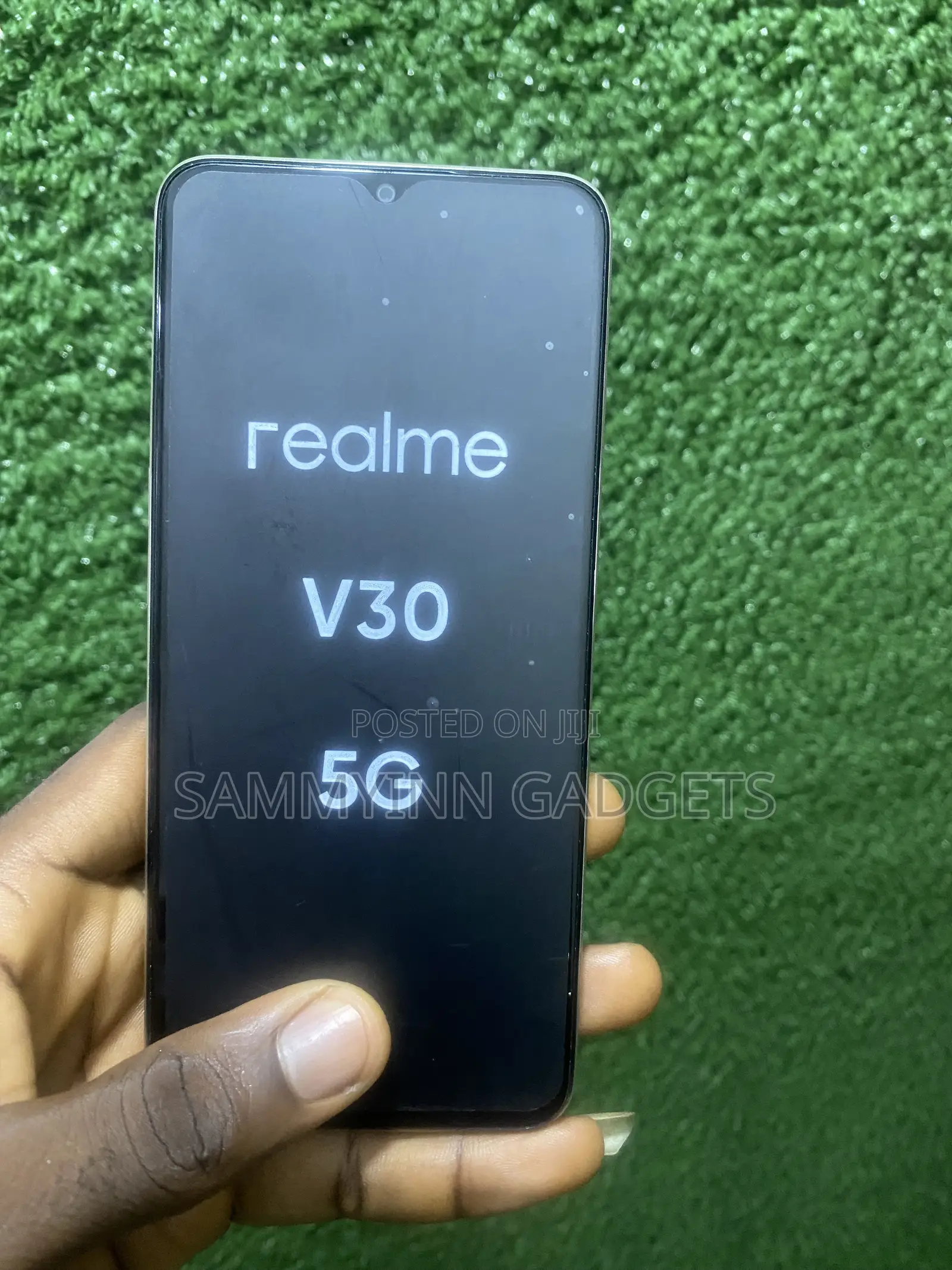 Realme V30 128 GB Silver