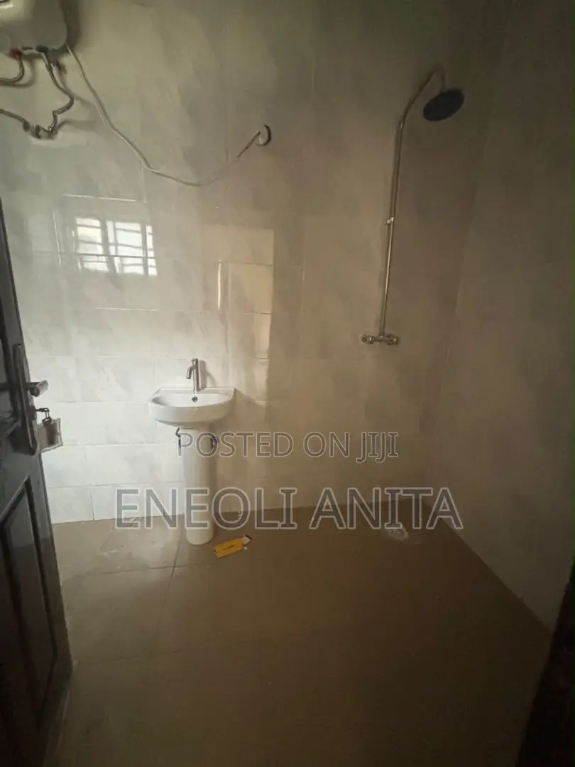 3bdrm Block of Flats in Idu for rent