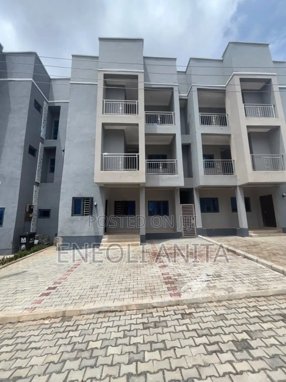 4bdrm Duplex in Idu for sale