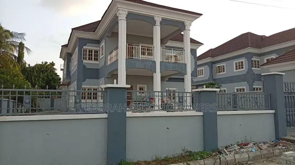 4bdrm Duplex in Basic Estate for rent