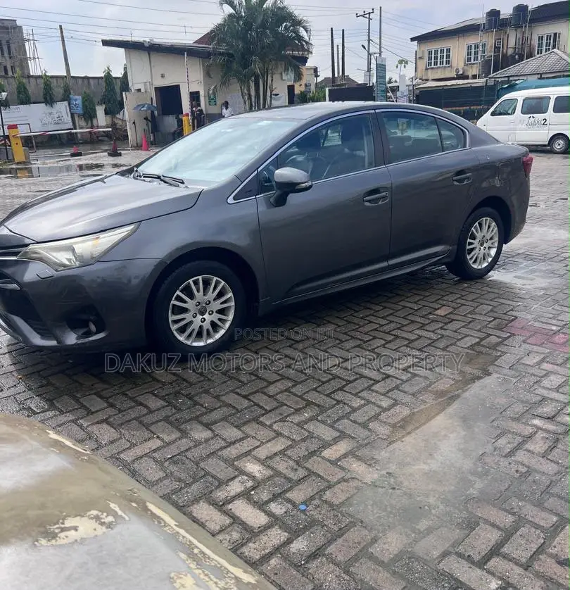 Toyota Avensis 2017 Black