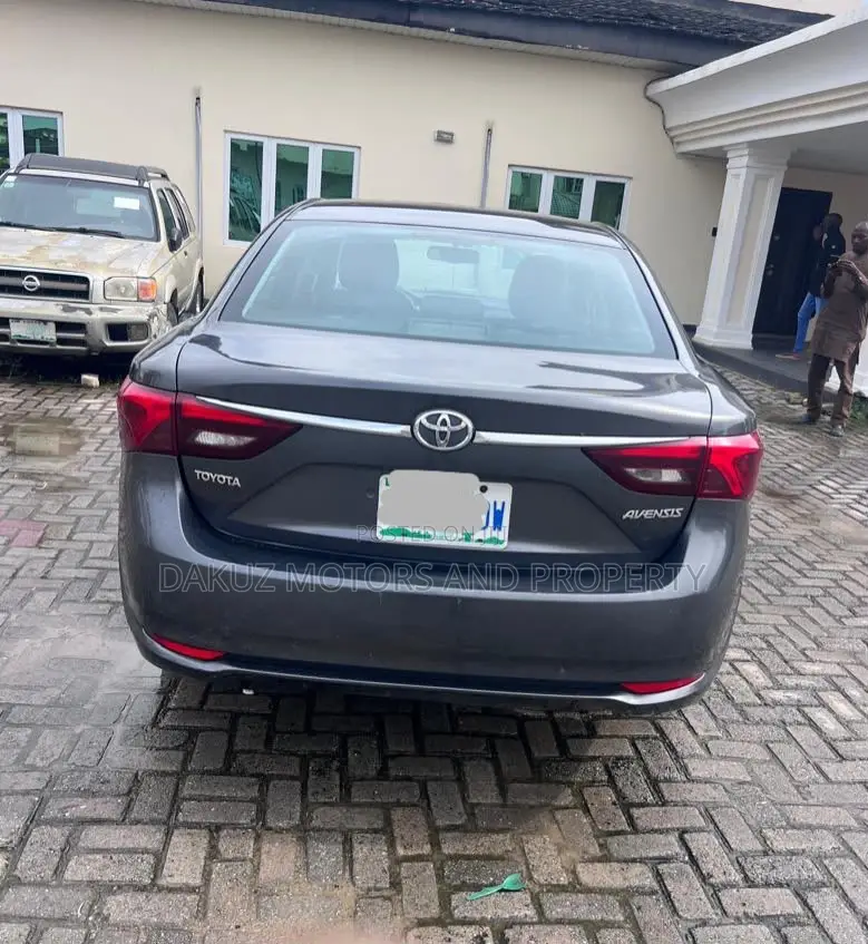 Toyota Avensis 2017 Black