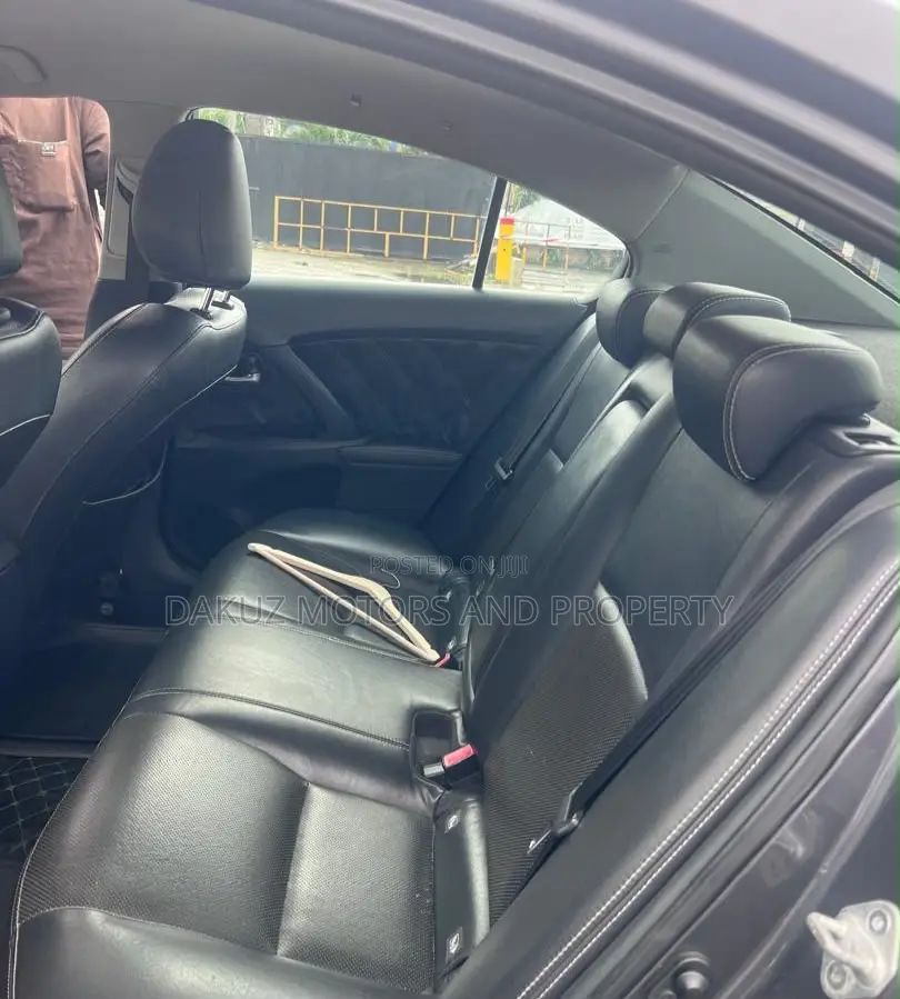 Toyota Avensis 2017 Black