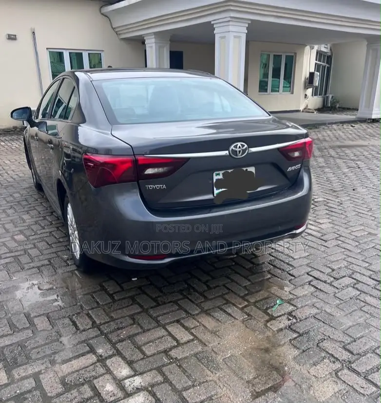 Toyota Avensis 2017 Black