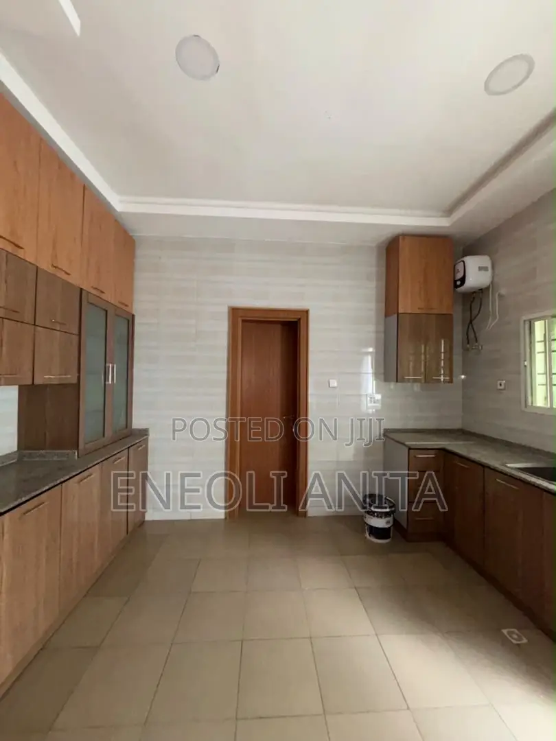 5bdrm Duplex in Idu for sale
