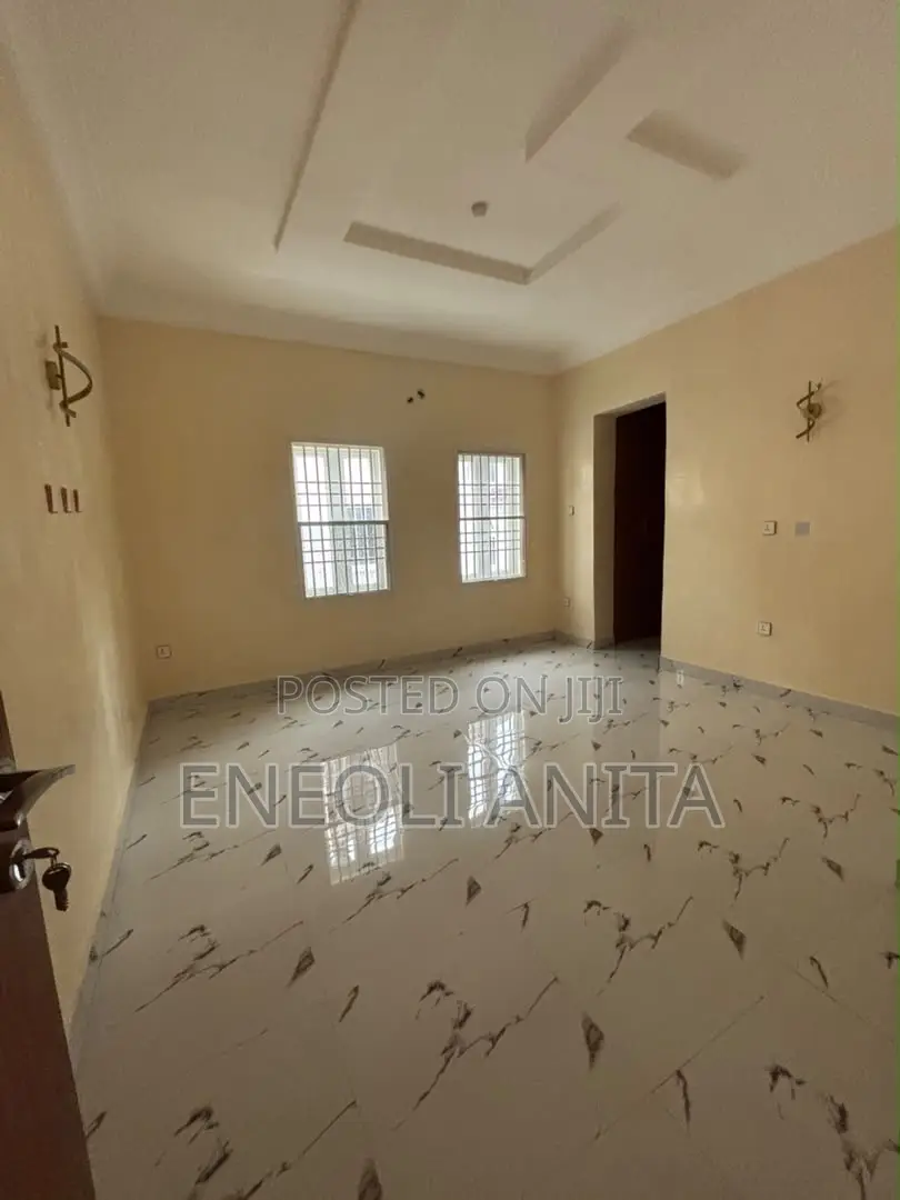 5bdrm Duplex in Idu for sale