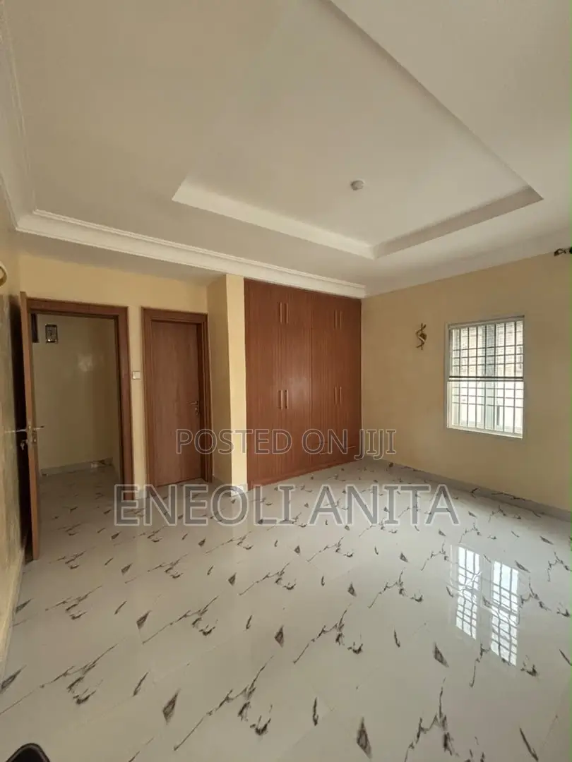 5bdrm Duplex in Idu for sale