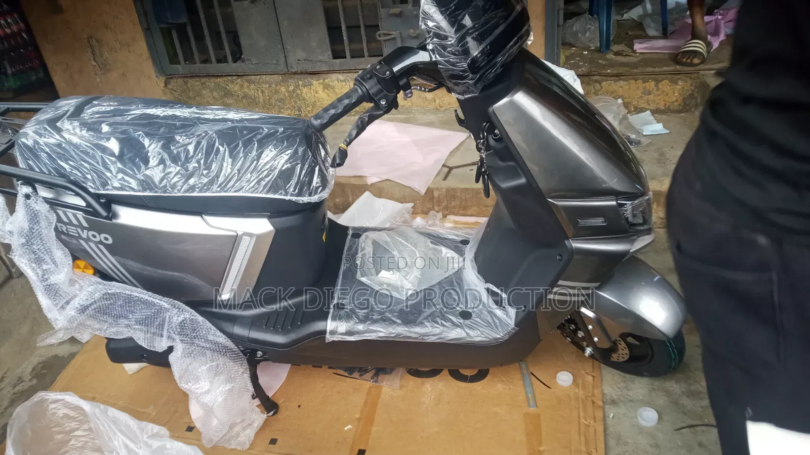 New Revoo A12 2026 Silver