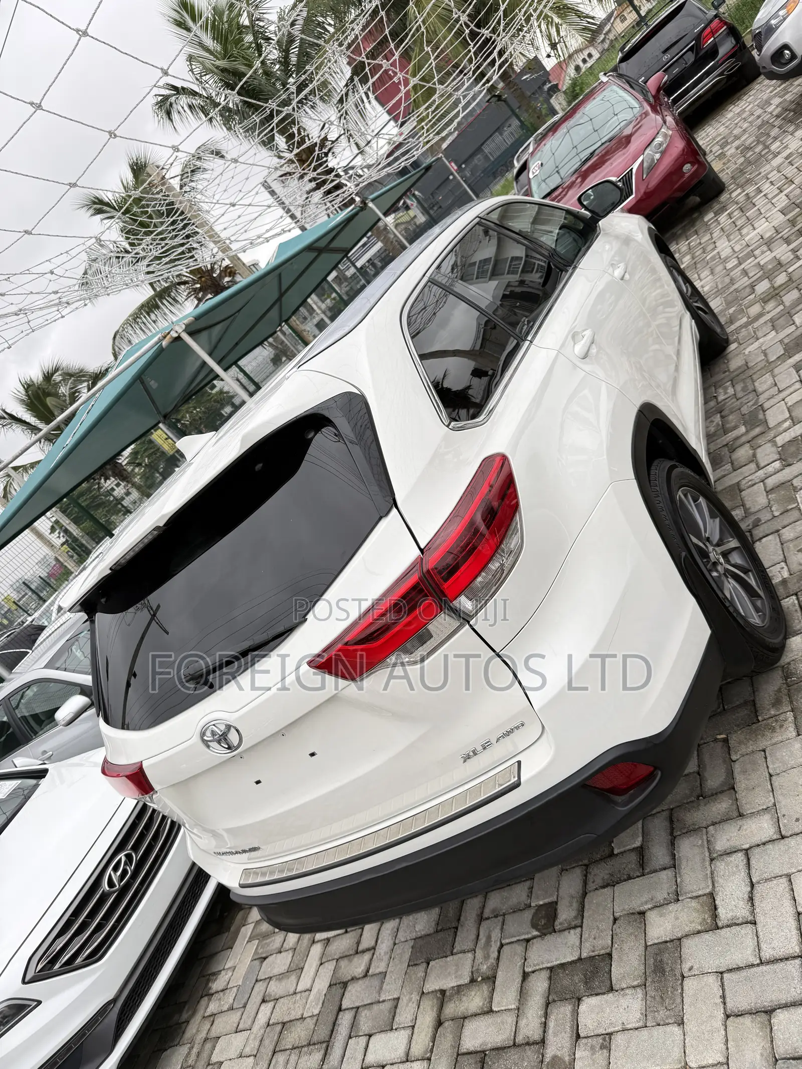 Toyota Highlander XLE 4x4 V6 (3.5L 6cyl 8A) 2017 White