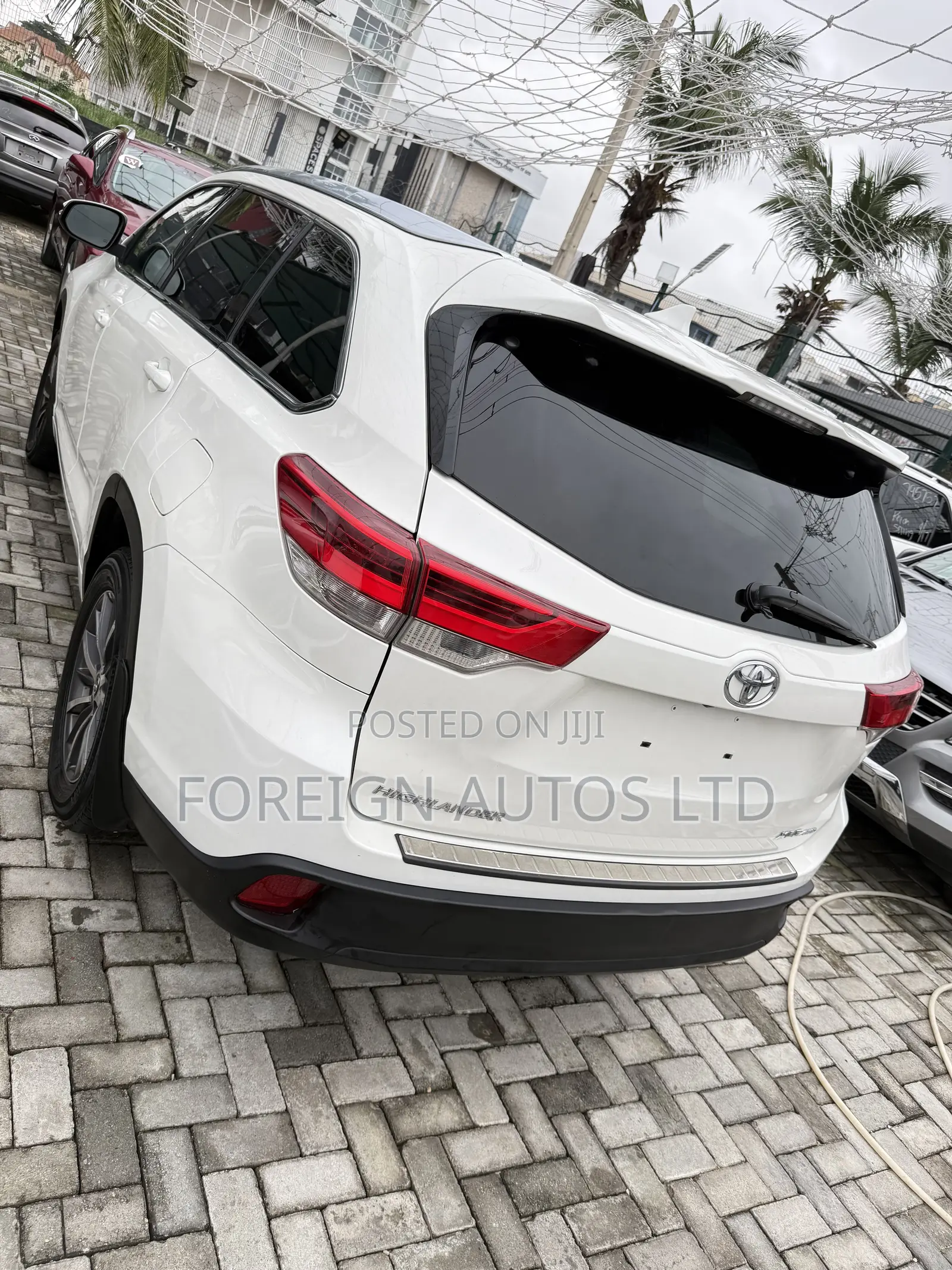 Toyota Highlander XLE 4x4 V6 (3.5L 6cyl 8A) 2017 White