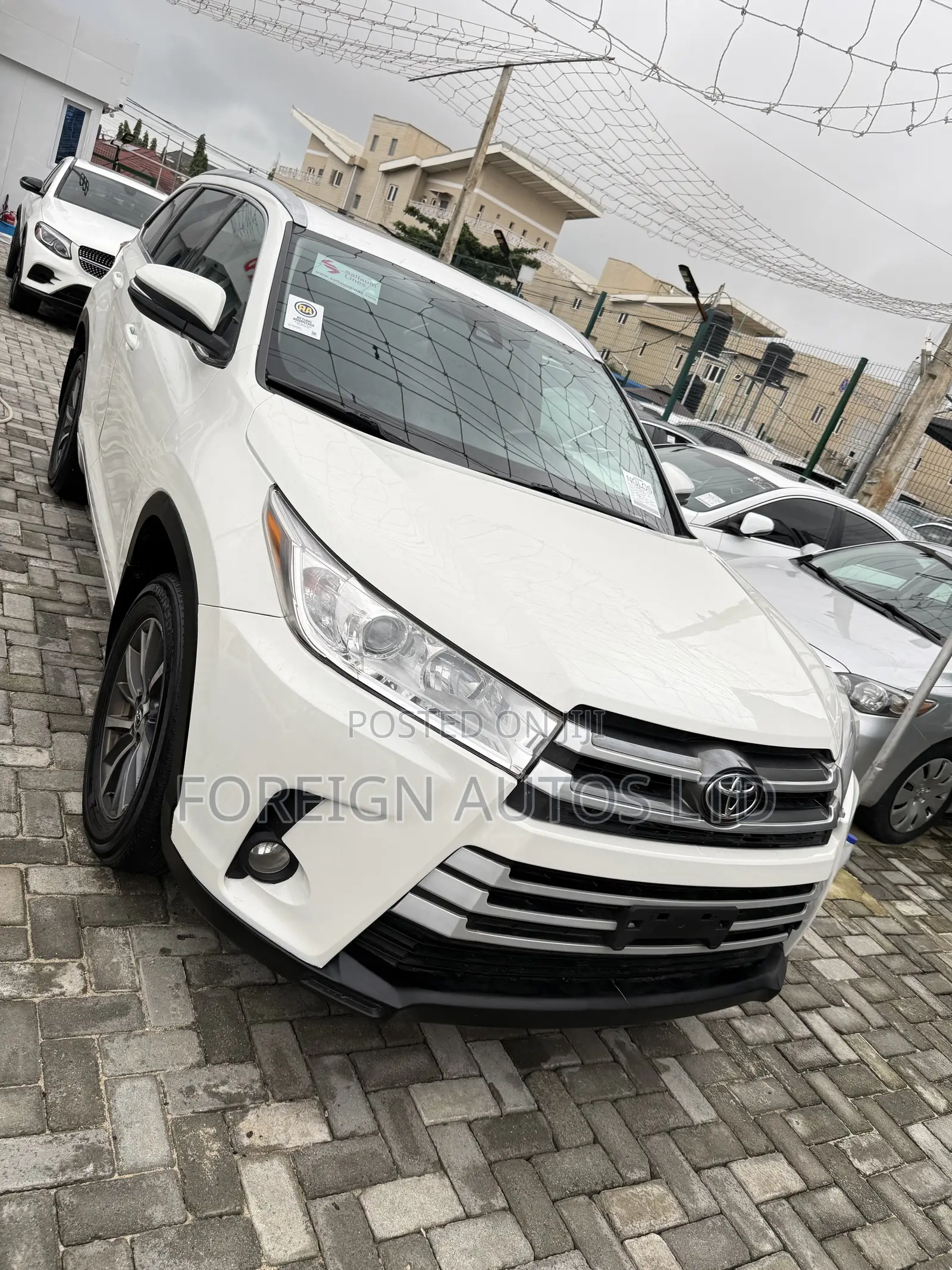 Toyota Highlander XLE 4x4 V6 (3.5L 6cyl 8A) 2017 White