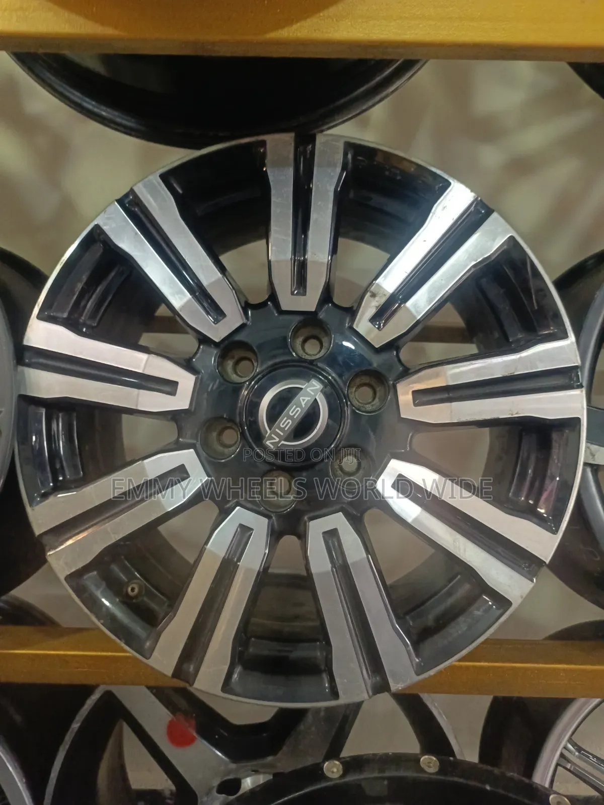 18inches for Nissan Patro 6hole Black and Stainless Tokunbo