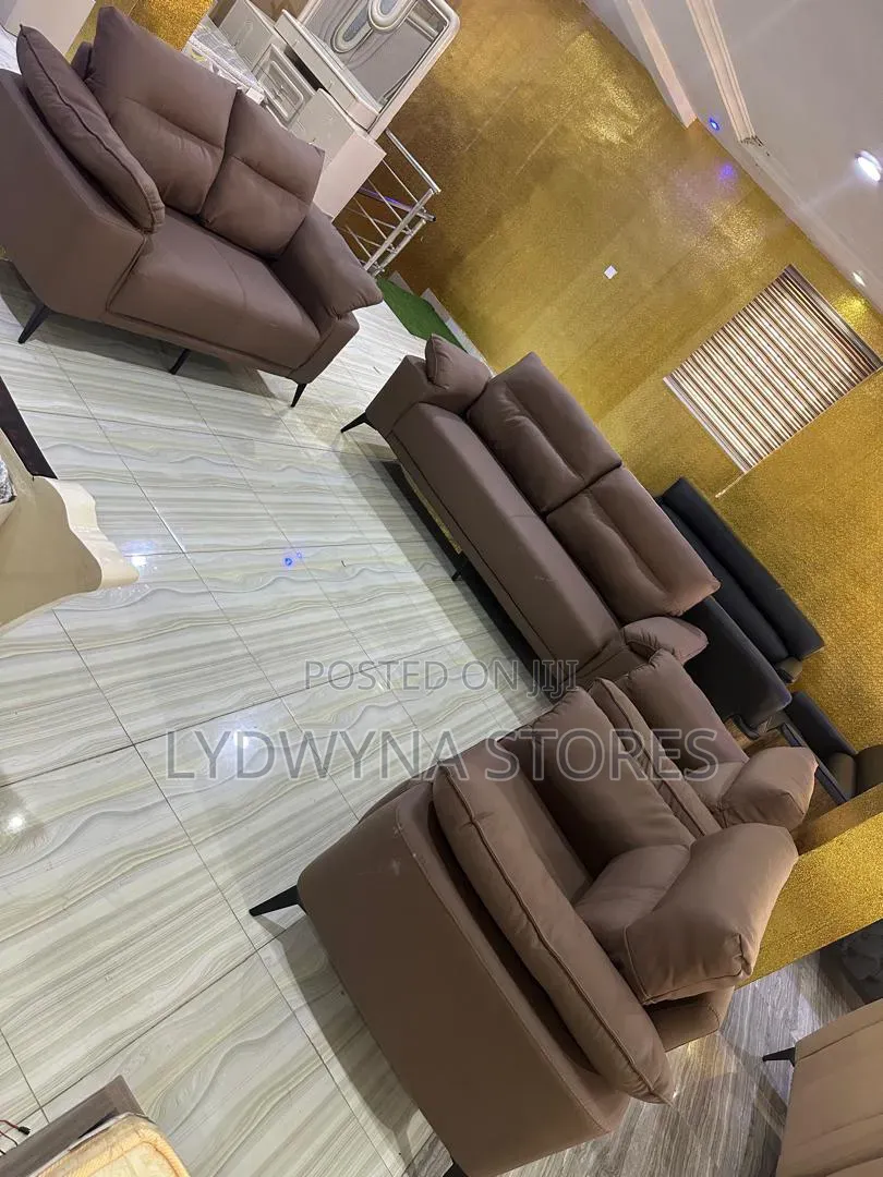 Stunning Quality Goodlooking Imported Sofa