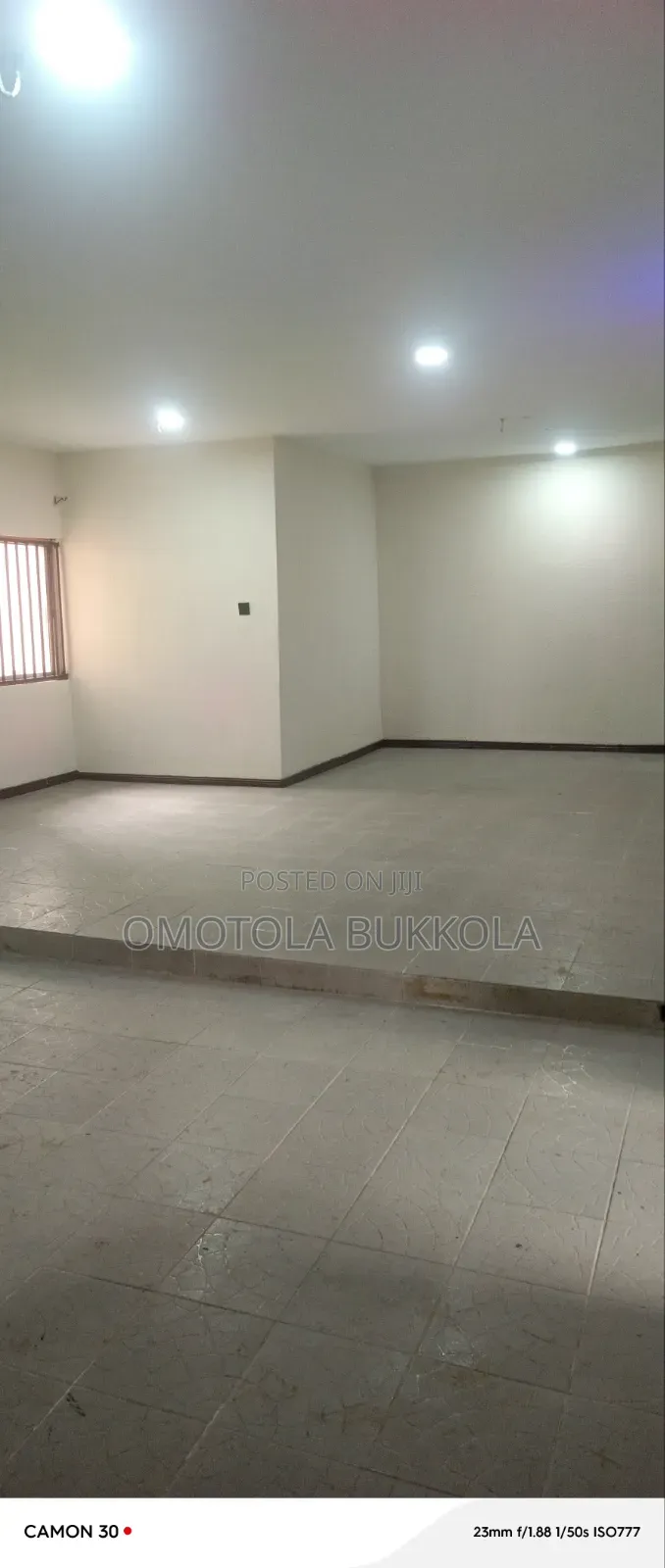 2bdrm Block of Flats in Adoo Road for rent