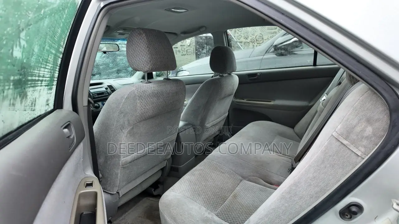 Toyota Camry LE 4dr Sedan (2.4L 4cyl 5M) 2004 Silver
