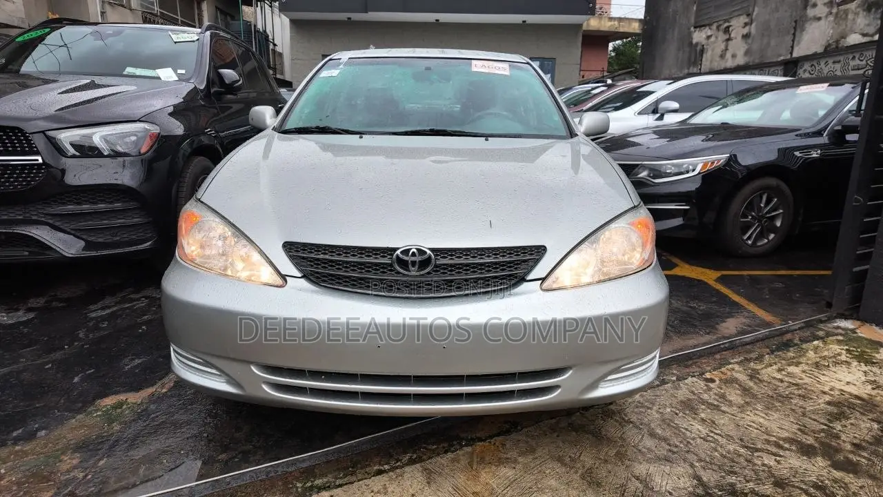 Toyota Camry LE 4dr Sedan (2.4L 4cyl 5M) 2004 Silver