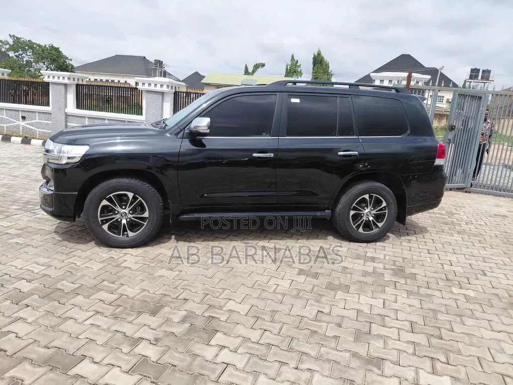 Toyota Land Cruiser 2018 Black