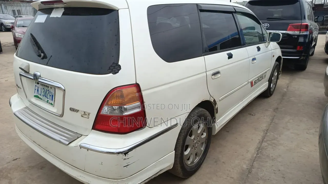 Honda Odyssey 2002 White