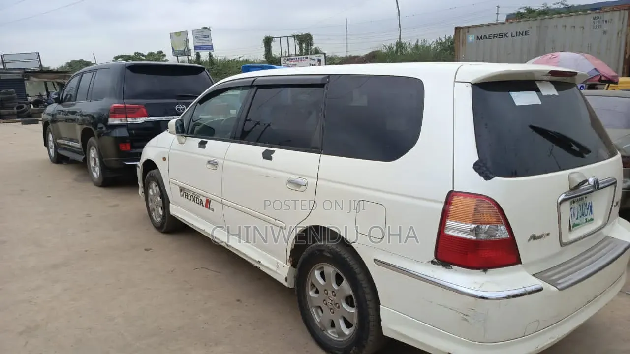 Honda Odyssey 2002 White