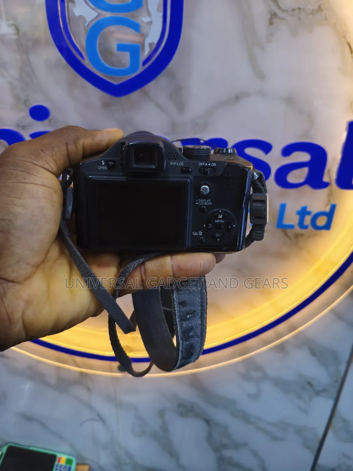 Panasonic Lumix DMC - FZ7 Digital Camera