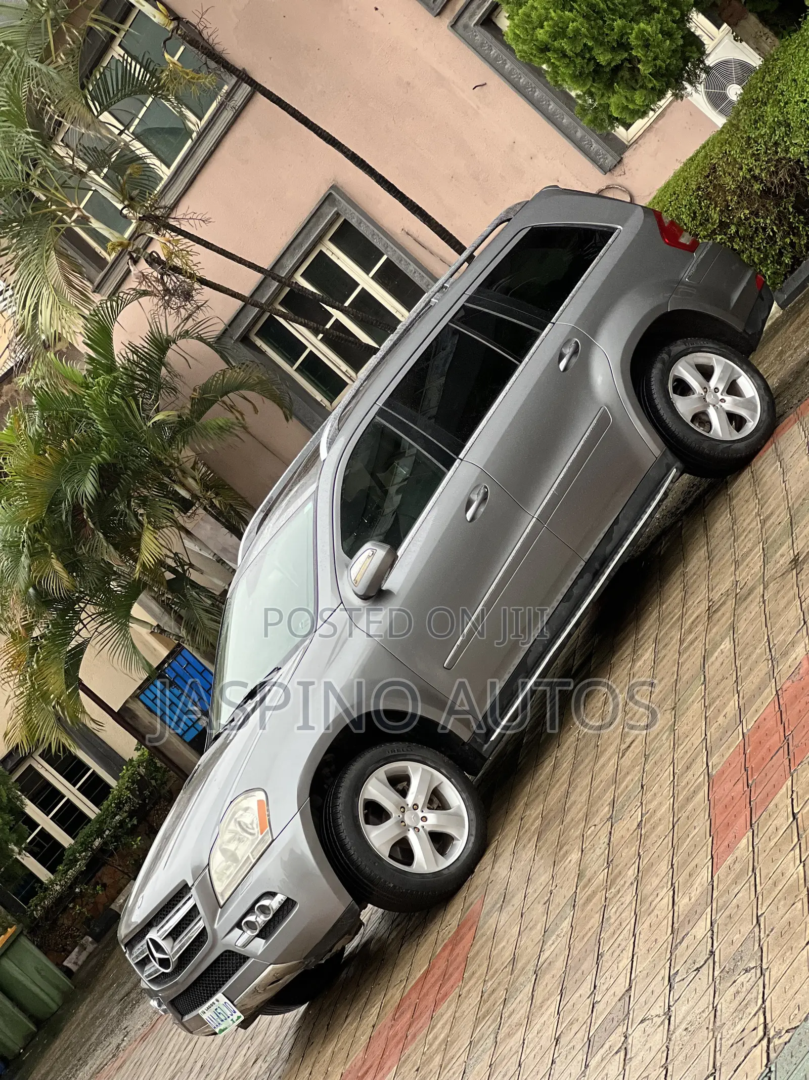 Mercedes-Benz GL-Class 2010 Silver