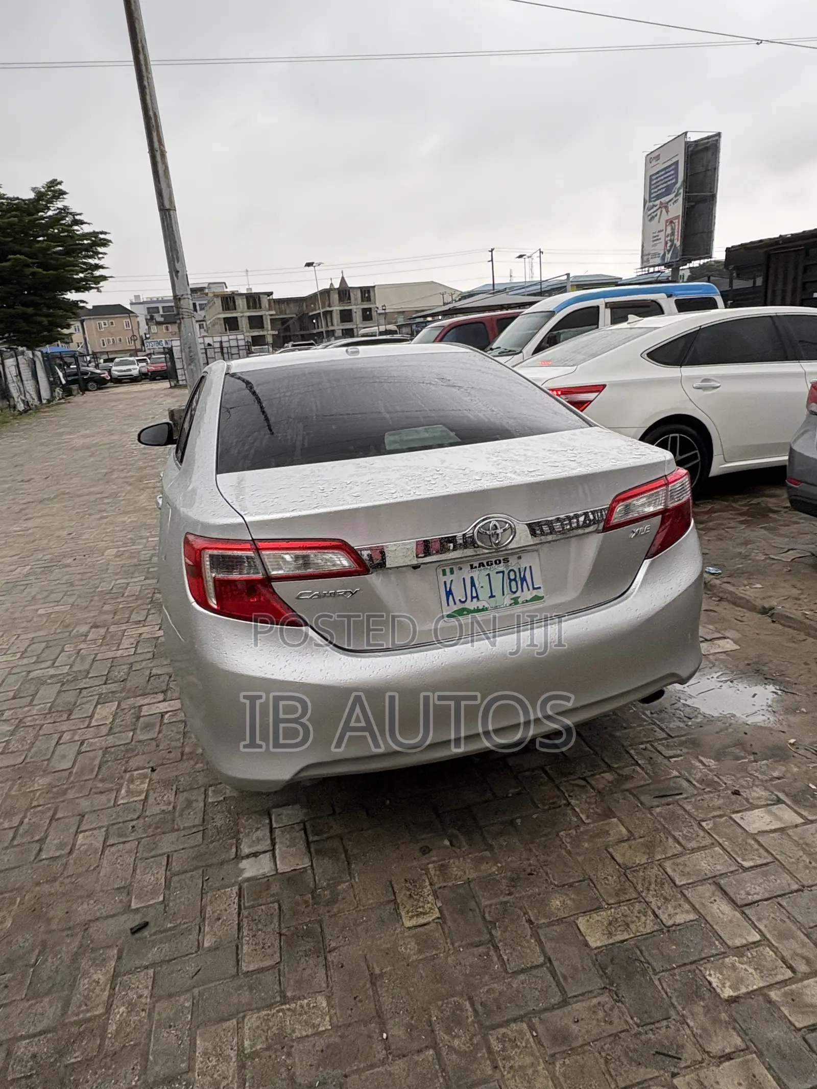 Toyota Camry XLE 4dr Sedan (2.5L 4cyl 6A) 2013 Silver