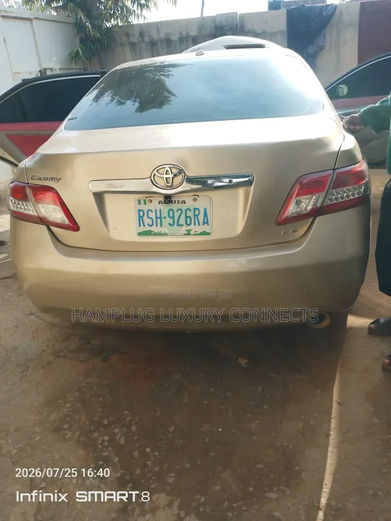 Toyota Camry 2008 Gold