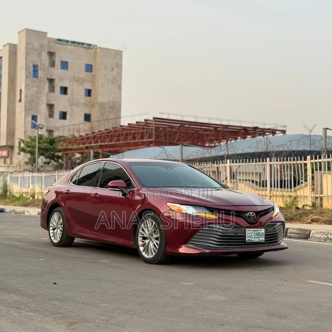 Toyota Camry XLE FWD (2.5L 4cyl 8AM) 2018 Red