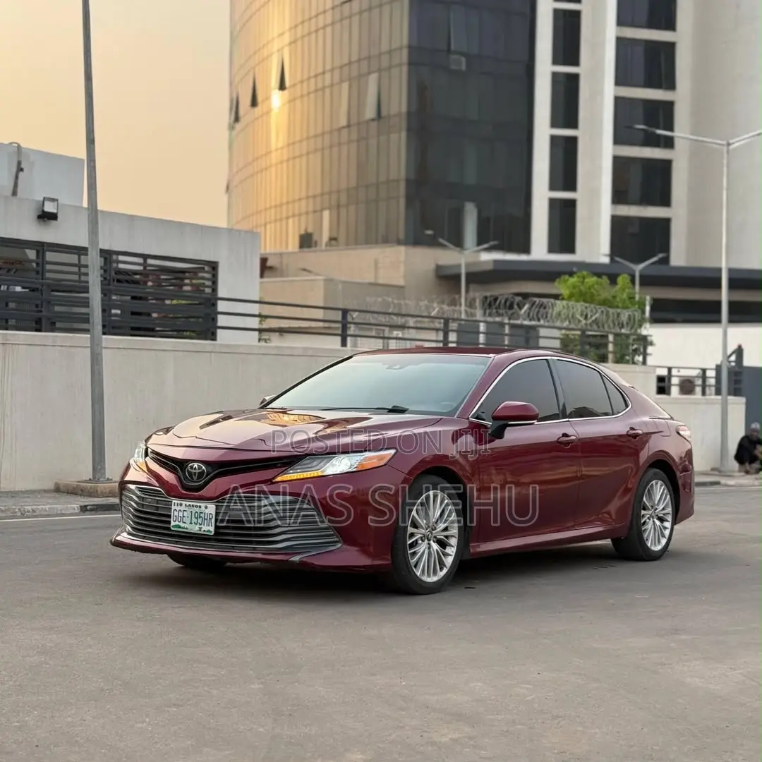 Toyota Camry XLE FWD (2.5L 4cyl 8AM) 2018 Red