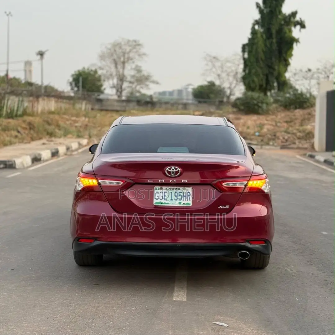 Toyota Camry XLE FWD (2.5L 4cyl 8AM) 2018 Red