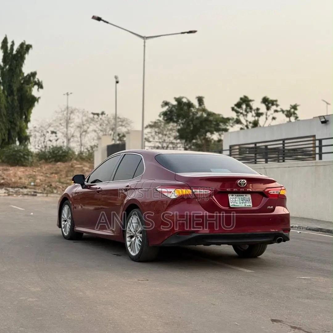 Toyota Camry XLE FWD (2.5L 4cyl 8AM) 2018 Red