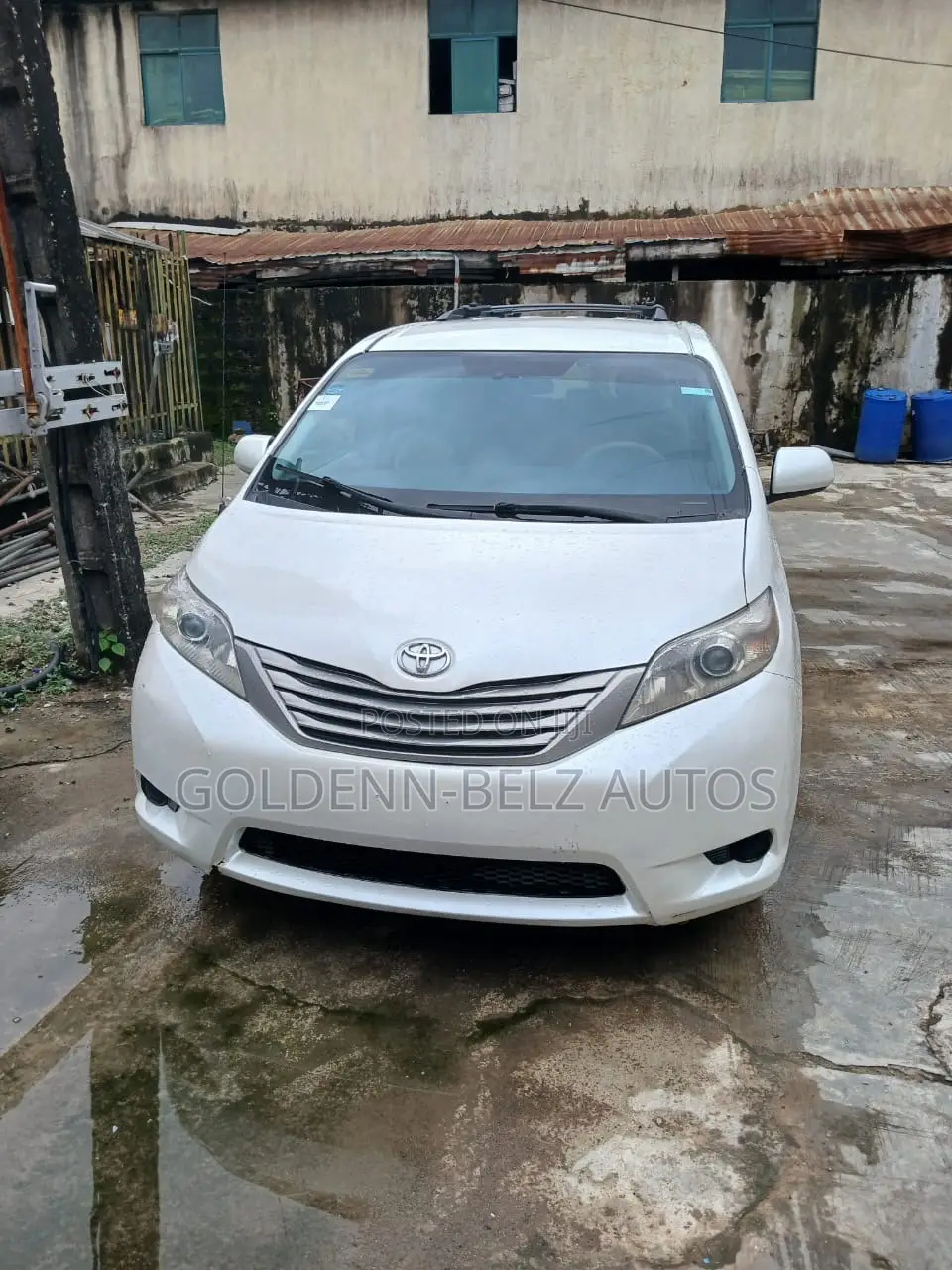 Toyota Sienna LE 7 Passenger 2012 White