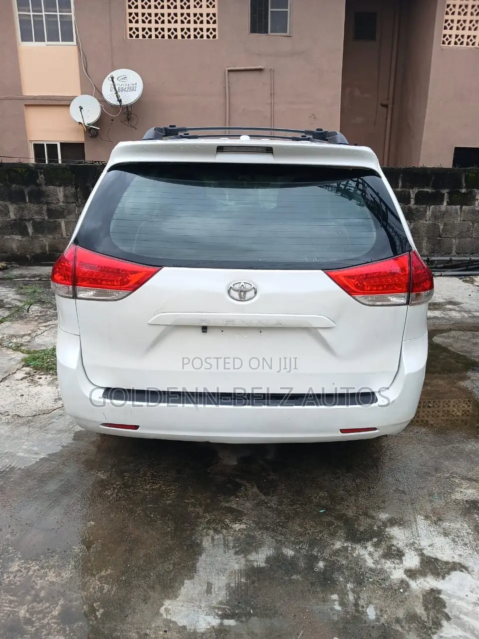 Toyota Sienna LE 7 Passenger 2012 White