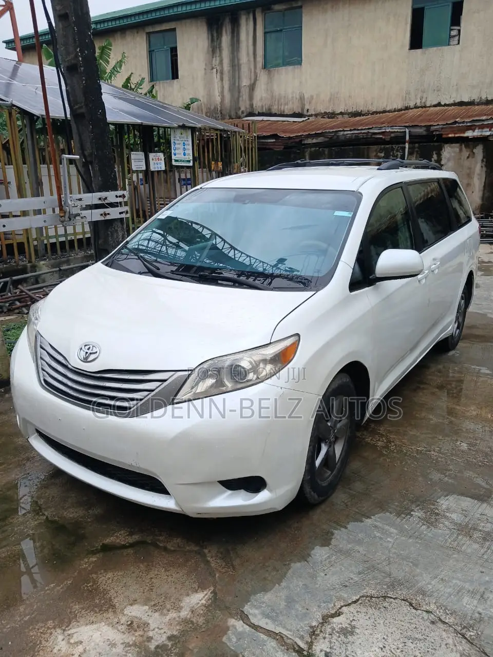 Toyota Sienna LE 7 Passenger 2012 White