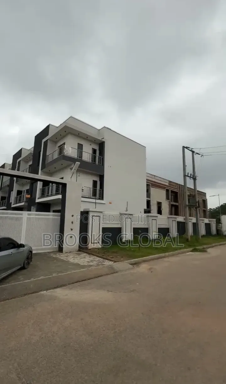 4bdrm Duplex in Karmo for sale