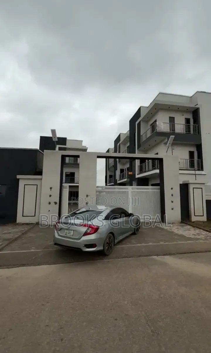 4bdrm Duplex in Karmo for sale