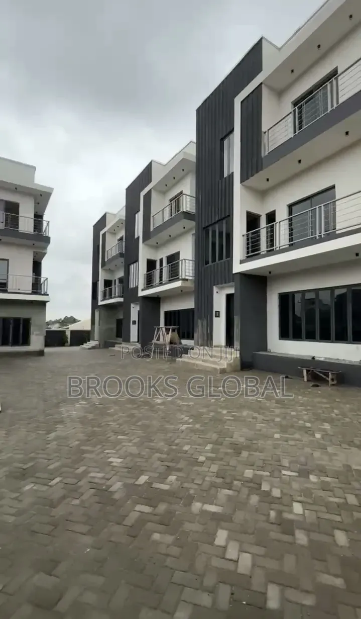 4bdrm Duplex in Karmo for sale