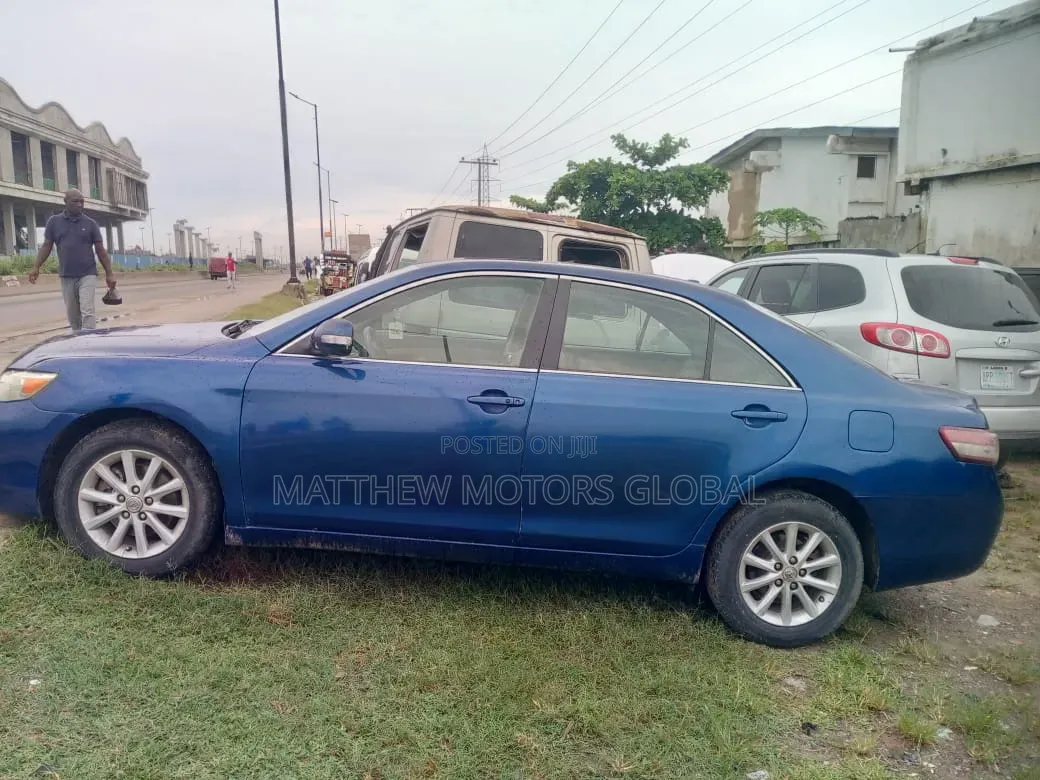 Toyota Camry 2011 Blue