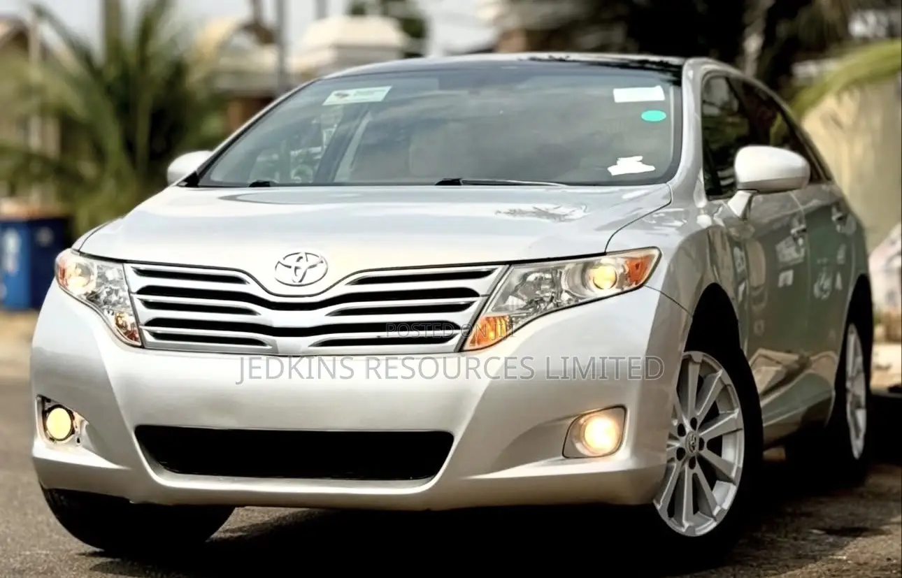 Toyota Venza XLE 2010 Silver