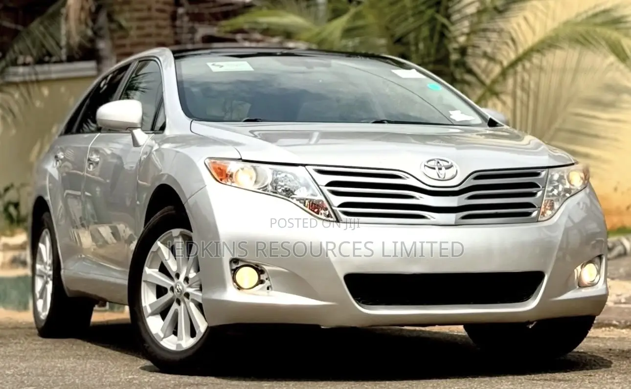 Toyota Venza XLE 2010 Silver
