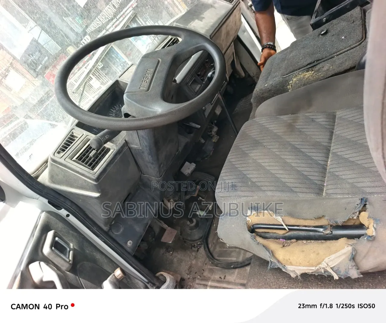 Nissan Pick-Up 2003 White