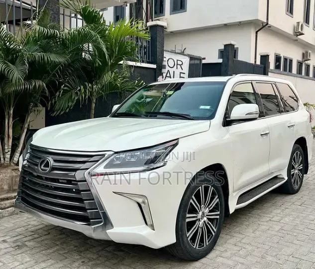 Lexus LX 2018 White