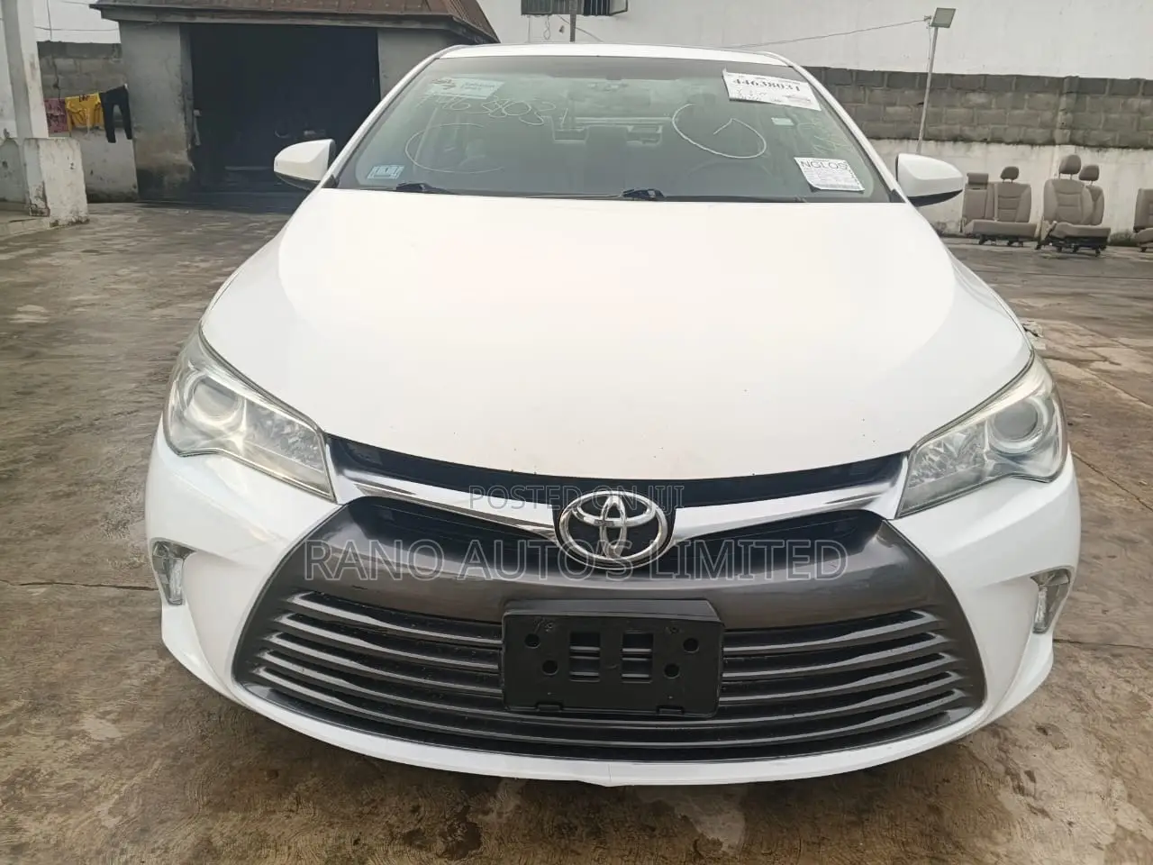 Toyota Camry LE 4dr Sedan (2.5L 4cyl 6A) 2016 White